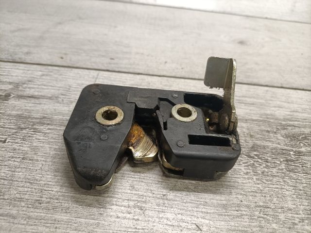 bontott VW GOLF II Csomagtérajtó Zárszerkezet