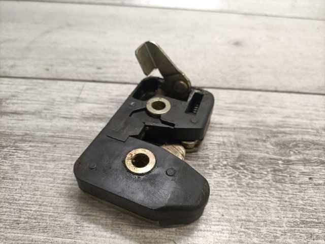 bontott VW GOLF II Csomagtérajtó Zárszerkezet