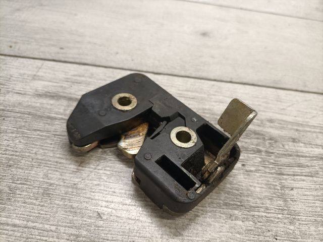 bontott VW GOLF II Csomagtérajtó Zárszerkezet