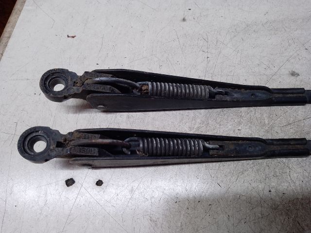 bontott VW GOLF II Első Ablaktörlő Kar