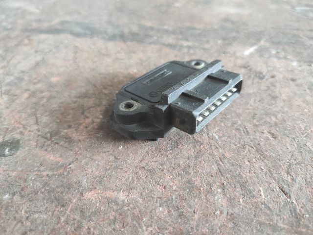 bontott VW GOLF II Gyújtó Elektronika