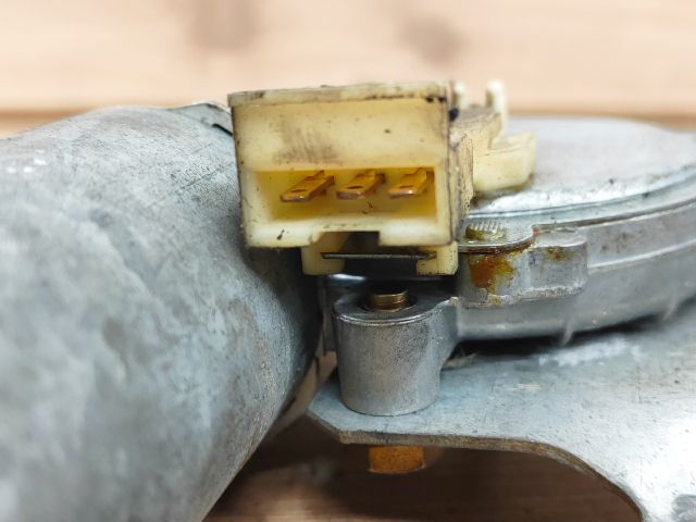 bontott VW GOLF II Hátsó Ablaktörlő Motor