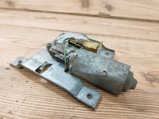 bontott VW GOLF II Hátsó Ablaktörlő Motor