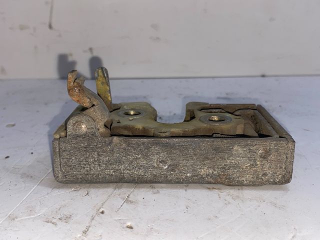 bontott VW GOLF II Jobb első Ajtózár