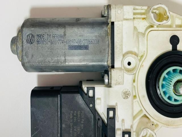 bontott VW GOLF II Jobb hátsó Ablakemelő Motor