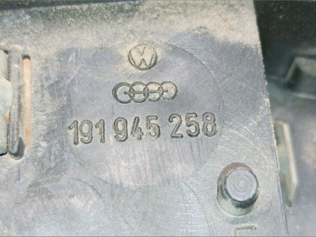 bontott VW GOLF II Jobb Hátsó Lámpa Foglalat