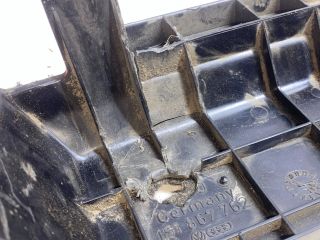 bontott VW GOLF II Jobb Kalaptartó Tartó Konzol