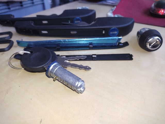 bontott VW GOLF II Külső Kilincs Szett