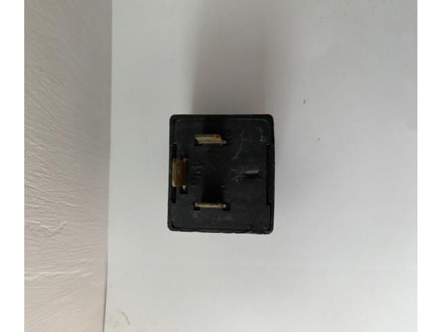 bontott VW GOLF II Relé