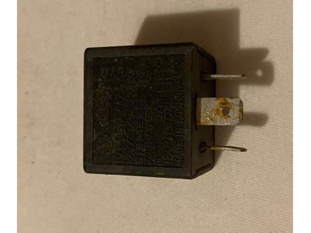 bontott VW GOLF II Relé