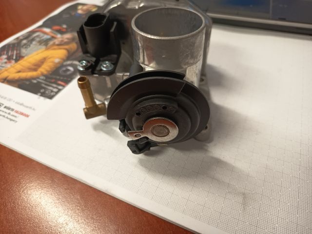 bontott VW GOLF III Fojtószelep (Mechanikus)