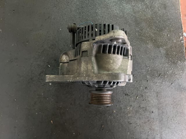 bontott VW GOLF III Generátor