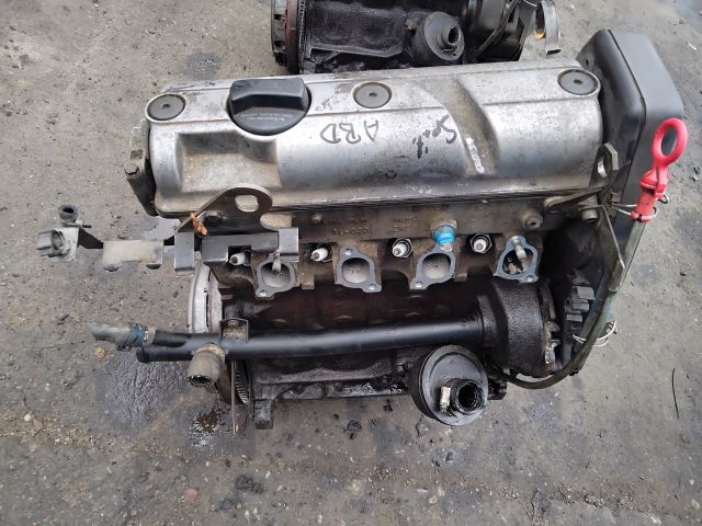 bontott VW GOLF III Motor (Fűzött blokk hengerfejjel)