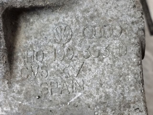 bontott VW GOLF III Motor Tartó Bak (Fém)