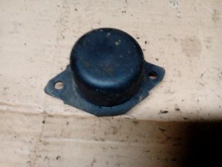 bontott VW GOLF III Motor Tartó Bak (Fém)