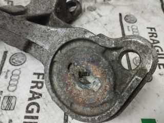 bontott VW GOLF III Motor Tartó Bak (Fém)