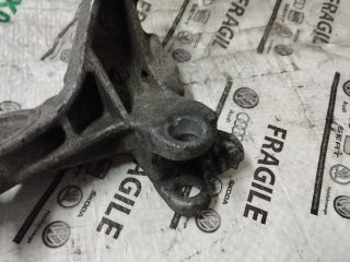 bontott VW GOLF III Motor Tartó Bak (Fém)