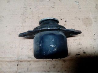 bontott VW GOLF III Motor Tartó Bak (Fém)