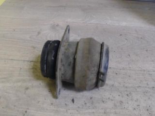 bontott VW GOLF III Motor Tartó Bak Jobb