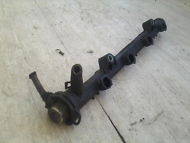 bontott VW GOLF III Porlasztó Sor / Híd