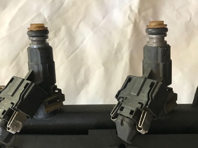 bontott VW GOLF III Porlasztó Sor / Híd