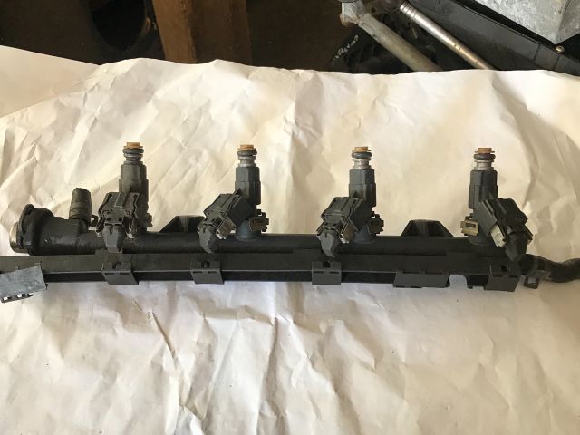 bontott VW GOLF III Porlasztó Sor / Híd