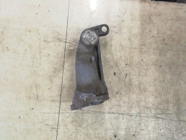 bontott VW GOLF III Motor Tartó Bak (Fém)