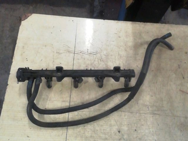 bontott VW GOLF III Porlasztó Sor / Híd