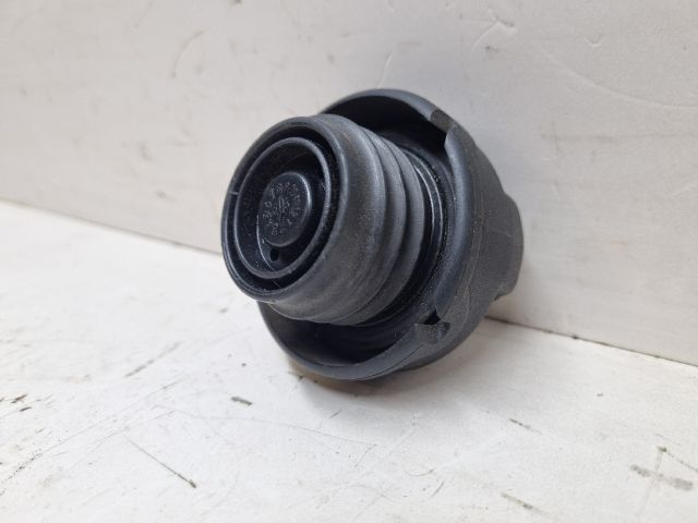 bontott VW GOLF III Tanksapka