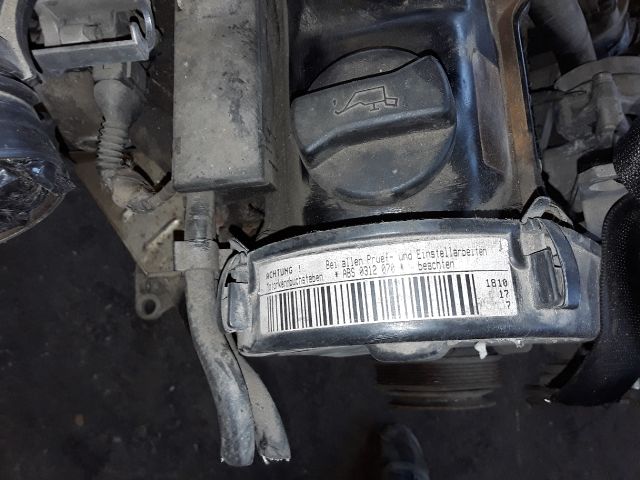 bontott VW GOLF III Motor (Fűzött blokk hengerfejjel)