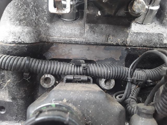 bontott VW GOLF III Motor (Fűzött blokk hengerfejjel)