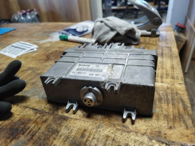 bontott VW GOLF III Motorvezérlő