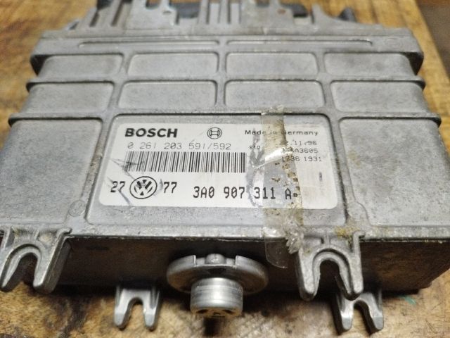 bontott VW GOLF III Motorvezérlő