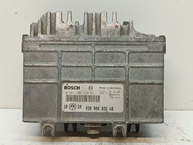 bontott VW GOLF III Motorvezérlő