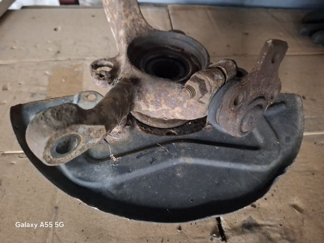 bontott VW GOLF III Bal első Csonkállvány Kerékaggyal