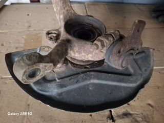 bontott VW GOLF III Bal első Csonkállvány Kerékaggyal