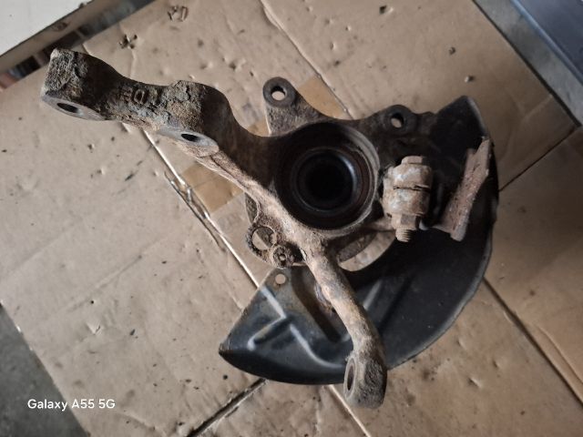 bontott VW GOLF III Bal első Csonkállvány Kerékaggyal