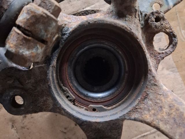 bontott VW GOLF III Bal első Csonkállvány Kerékaggyal