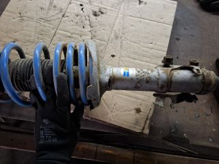 bontott VW GOLF III Bal első Gólyaláb (Lengécsillapító, Rugó)