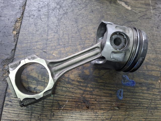 bontott VW GOLF III Dugattyú és Hajtókar