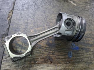 bontott VW GOLF III Dugattyú és Hajtókar
