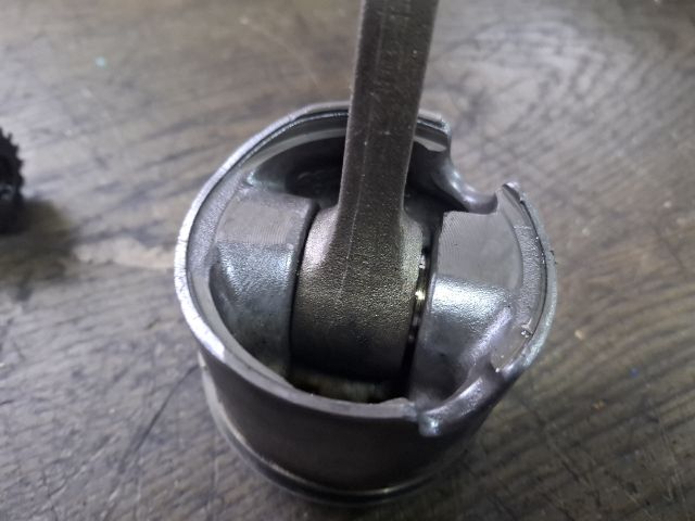 bontott VW GOLF III Dugattyú és Hajtókar