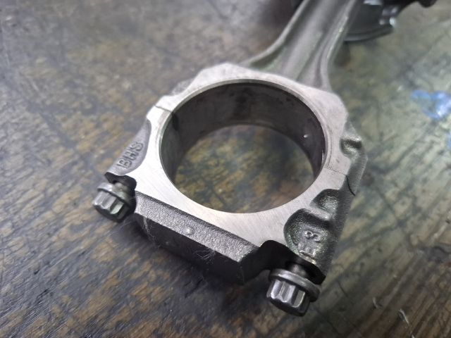 bontott VW GOLF III Dugattyú és Hajtókar