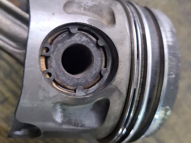 bontott VW GOLF III Dugattyú és Hajtókar