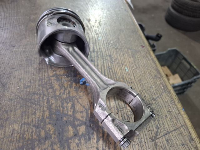 bontott VW GOLF III Dugattyú és Hajtókar