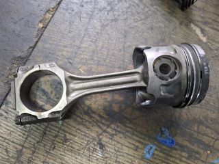 bontott VW GOLF III Dugattyú és Hajtókar