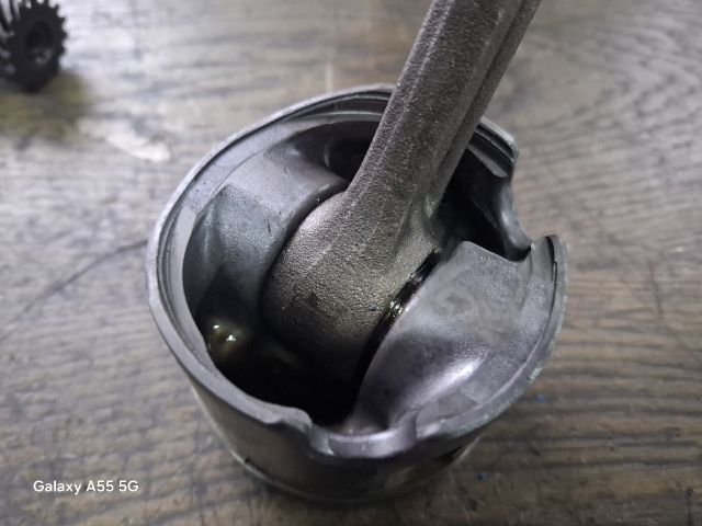 bontott VW GOLF III Dugattyú és Hajtókar