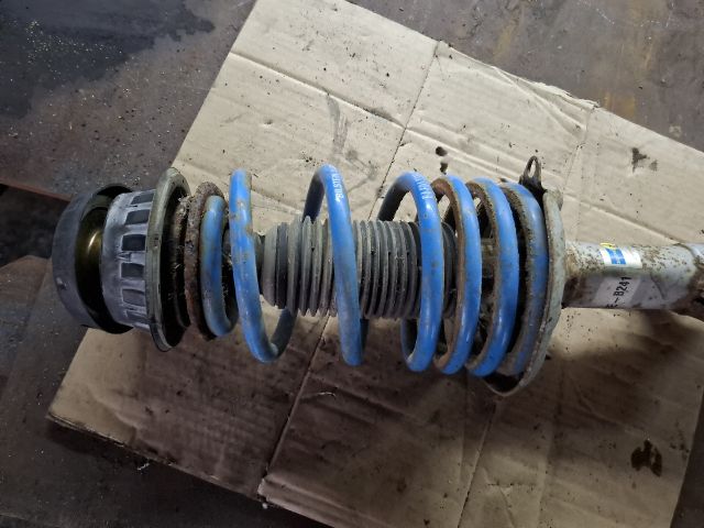 bontott VW GOLF III Jobb első Gólyaláb (Lengécsillapító, Rugó)