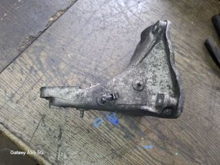 bontott VW GOLF III Motor Tartó Bak (Fém)