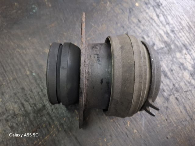 bontott VW GOLF III Motor Tartó Bak (Fém)